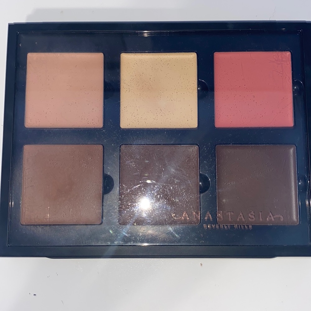 Discontinued Anastasia cream contour palette